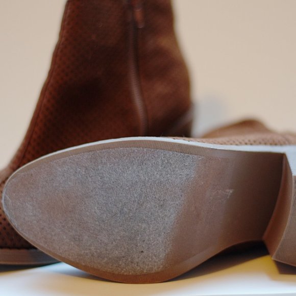 Brown/Cognac Heeled Booties - Picture 6 of 7